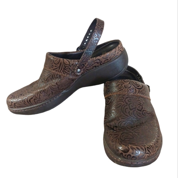 Dansko Brown Tooled Leather Clogs Slip On Shoes or Sling Back size 10-10.5 - Picture 11 of 11